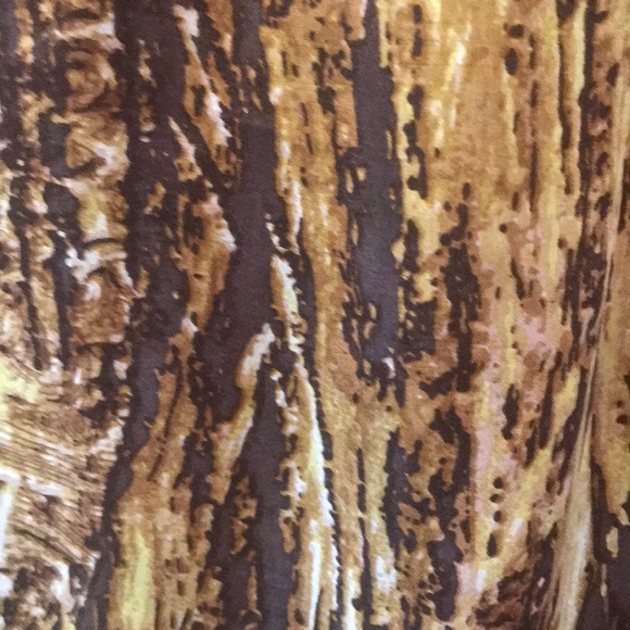 Hundred percent silk blouse perfect for summer. - Picture 6 of 7